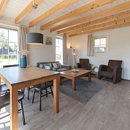 Gemuetliches Wohnzimmer des Ferienhauses Zeeland Cottage Wemeldinge in Sued-Beveland, Zeeland.