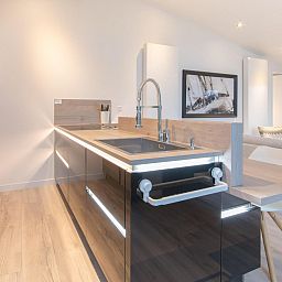 Moderne Kueche im Ferienhaus Waterresort Oosterschelde Haus Nr. 13 in Wemeldinge, perfekt fuer kulinarische Genuesse.