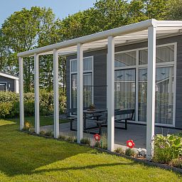 Veranda des Ferienhauses Waterresort Oosterschelde Haus Nr. 93 in Wemeldinge, ideal zum Entspannen.