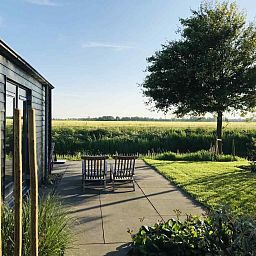 Uitzicht op uitgestrekte velden rondom vakantiehuis ZE1365 in Kattendijke, Zuid-Beveland, Zeeland.