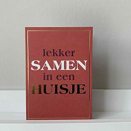 Rustige omgeving van vakantiehuis ZE1365 in Kattendijke, met uitzicht op een groene weide en kerktoren.