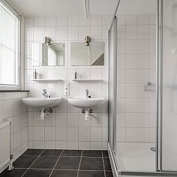 Ruim toilet in vakantiehuis ZE218, gelegen in Wolphaartsdijk, Zuid-Beveland.