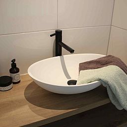 Informativer Prospektstaender im Ferienhaus ZH330, Ouddorp, ideal fuer Entdeckungen in Suedholland.