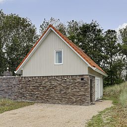 Freistehendes Haus in Ouddorp, Ferienhaus inmitten der Natur in Goeree-Overflakkee, Sdholland, mit charmanter Architektur und ruhiger Umgebung.