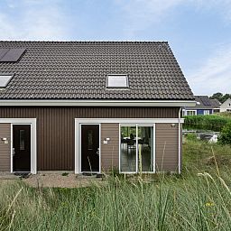 Reihenhaus in Ouddorp, Ferienhaus inmitten der Dnen in Ouddorp, Goeree-Overflakkee, Sdholland, mit natrlicher Umgebung.