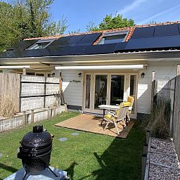 Ruhiger Garten im Ferienhaus VZ991 in Ouddorp, Goeree-Overflakkee, ideal zum Entspannen.