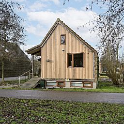 Detached house in Reeuwijk, vacation home in the Green Heart of South Holland, surrounded by nature and rustic charm.