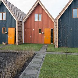 Guest house 670847 - Bungalow Groene hart - De Reeuwijkse Plassen | 2-persoons waterwoning | 2L