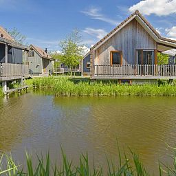 Guest house 670847 - Bungalow Groene hart - De Reeuwijkse Plassen | 2-persoons waterwoning | 2L
