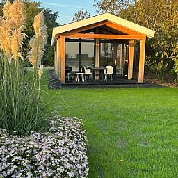 Ferienhaus in Alphen aan den Rijn mit schoener Terrasse und gruenem Garten, gelegen im Gruenen Herzen von Suedholland.