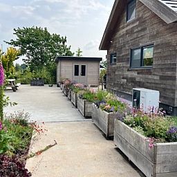 Vacation cottage in North, Green Heart, South Holland with flowering garden and terrace for a relaxing stay in nature.