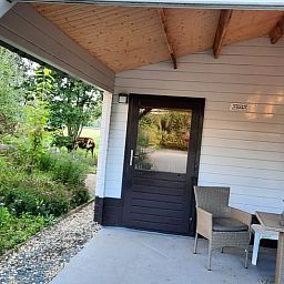 Entrance of Huisje in Lisse, charming vacation home surrounded by nature in South Holland.