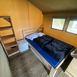 Guest house 681808 - Tent house Noordzeekust - Safaritent + toilet