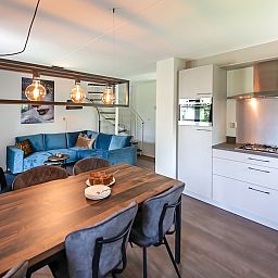 Cozy dining area and open kitchen in Holiday Home Citta Romana, Hellevoetsluis, perfect for family dinners.