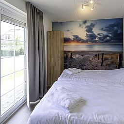 Comfortable bedroom overlooking the garden in Holiday home Citta Romana, Hellevoetsluis, South Holland.