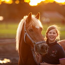 FarmCamps Holzik Stables