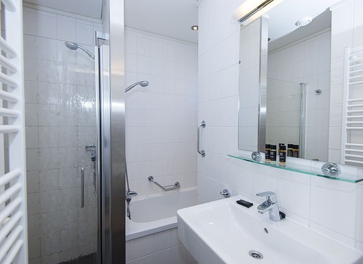 Karte von Sluftervallei 4-Personen-Bungalow 4C in De Cocksdorp Texel, Uebersicht ueber Grundriss und Ausstattung.