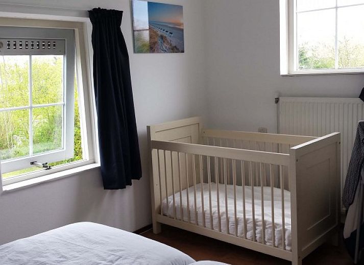 Modernes Wohnzimmer der Villa Duindoorn Texel (675) in De Cocksdorp, Texel mit komfortabler Einrichtung.