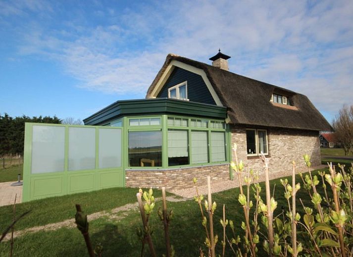 Guest house 01011027 • Holiday property Texel • 6 pers. luxe villa met serre 