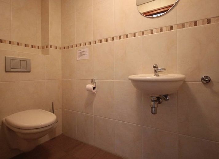 Moderne Kueche und Essecke in einer luxurioesen rollstuhlgerechten Villa fuer 6 Personen, De Cocksdorp, Texel, Watteninseln.