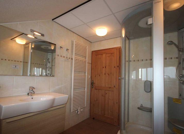 Moderne Kueche und Essecke in einer luxurioesen rollstuhlgerechten Villa fuer 6 Personen, De Cocksdorp, Texel, Watteninseln.