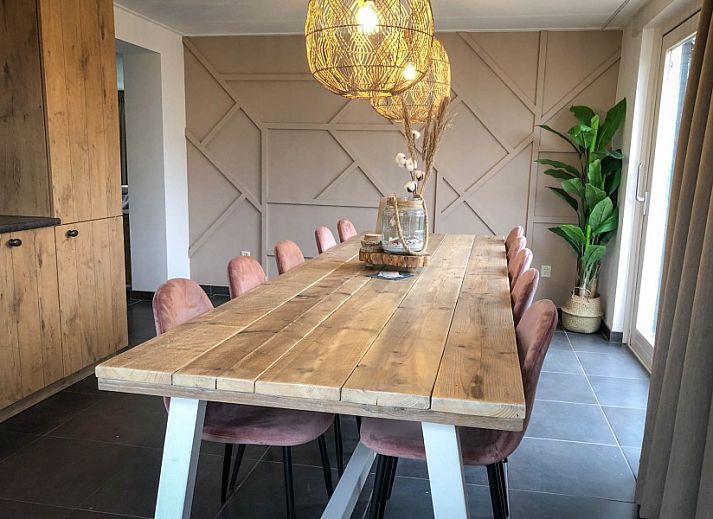 Gemuetliches Wohnzimmer im Unique 10 pers. Farm Lodge De Vuurtoren in 'Hoeve Vianen', Ferienhaus in De Cocksdorp, Texel, mit moderner Einrichtung.