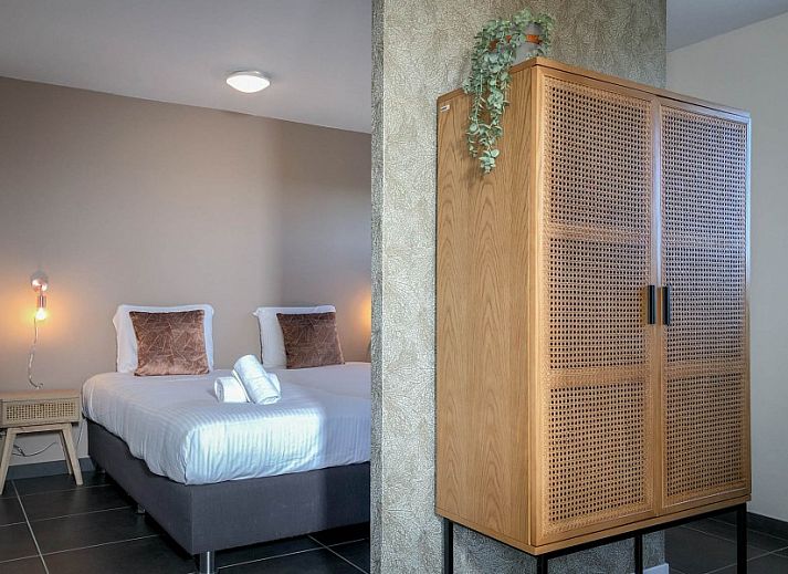 Gemuetliches Wohnzimmer im Unique 10 pers. Farm Lodge De Vuurtoren in 'Hoeve Vianen', Ferienhaus in De Cocksdorp, Texel, mit moderner Einrichtung.