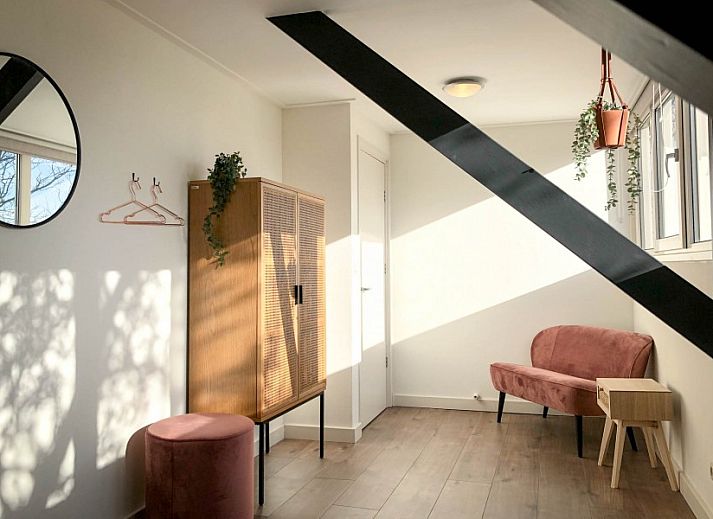 Informative Details in Einzigartige 10 pers. Farm Lodge De Vuurtoren in 'Hoeve Vianen', Ferienhaus in De Cocksdorp, Texel, mit Schluessel und Prospekt.