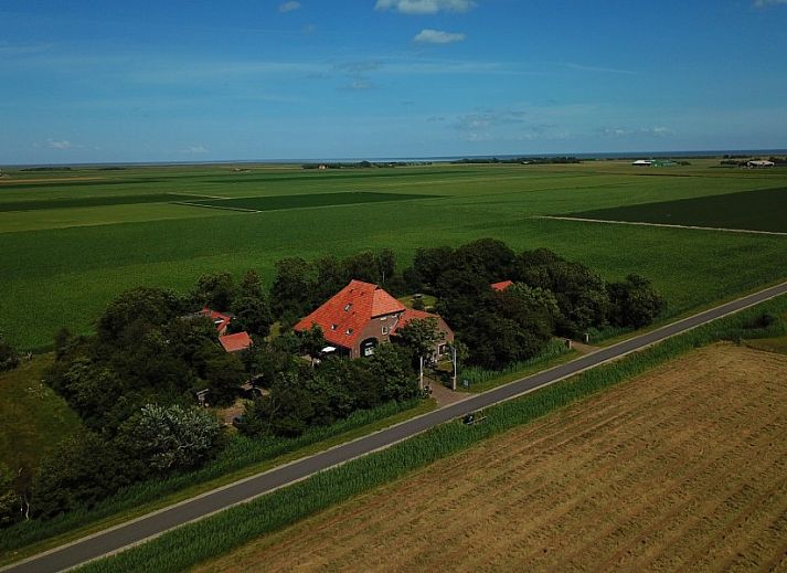 Stilvolles Interieur von Unique 10 pers. Farm Lodge De Slufter in 'Hoeve Vianen' in De Cocksdorp, Texel, mit moderner Beleuchtung.