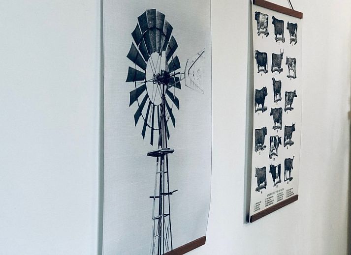 Gemuetliches Schlafzimmer im Unique 10 pers. Farm Lodge De Slufter in 'Hoeve Vianen', De Cocksdorp, Texel, mit weichen Kissen.