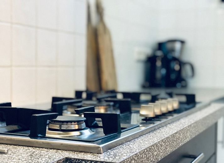 Gemuetliches Schlafzimmer im Unique 10 pers. Farm Lodge De Slufter in 'Hoeve Vianen', De Cocksdorp, Texel, mit weichen Kissen.