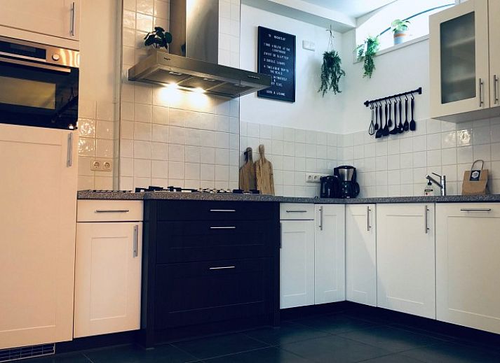 Gemuetliches Wohnzimmer im Unique 10 pers. Farm Lodge De Slufter in 'Hoeve Vianen', De Cocksdorp, Texel, mit bequemen Sofas.