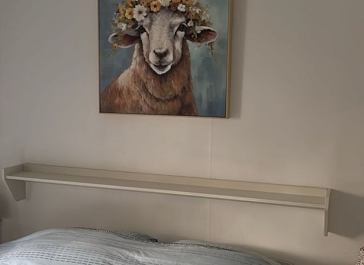 Chalet 114 in De Cocksdorp, Texel, biedt een serene vakantiewoning met prachtig uitzicht en wandelpaden op de Waddeneilanden.