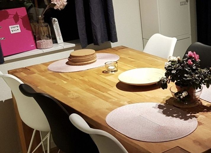 Ferienperle vacation home in De Cocksdorp, Texel, with garden and natural surroundings.