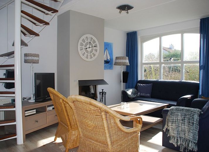 Bungalow Krim 661 with Sauna, Stuha, and BBQ in De Cocksdorp, Texel, with a sunny veranda surrounded by green nature.