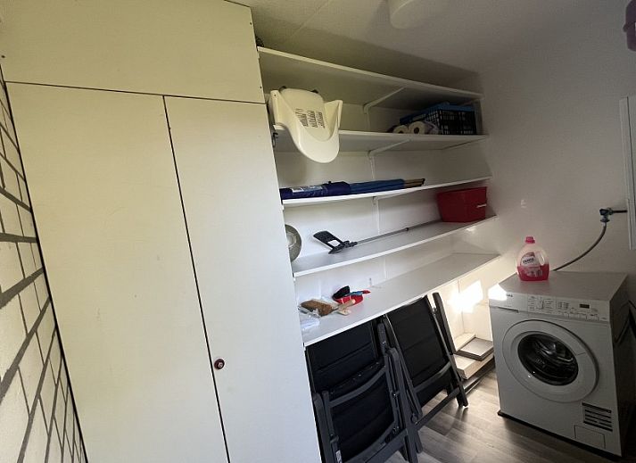 Stijlvolle woonkamer van TXL Huisje 299 in De Cocksdorp, Texel. Comfortabel vakantiehuis met moderne inrichting en veel natuurlijk licht.