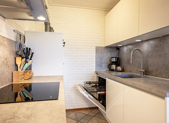 Vakantiehuis Schelpenoord 129 met charmant terras in De Cocksdorp, Texel, ideaal voor ontspannen verblijf op de Waddeneilanden.