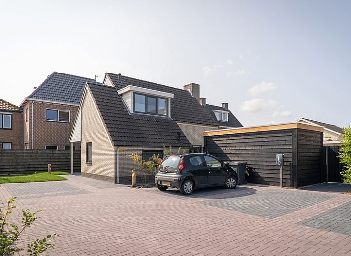 Type B-12 Hodshonstraat vakantiehuis in De Cocksdorp Texel met ruime parkeerplaats en moderne architectuur.