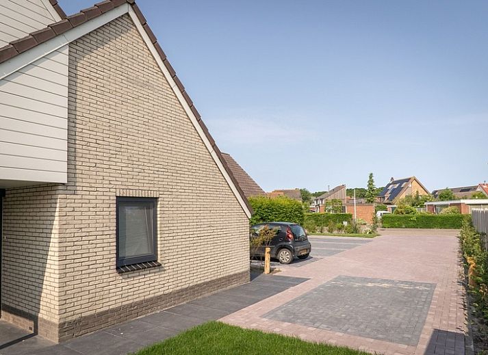 Type B-12 Hodshonstraat vakantiehuis in De Cocksdorp Texel met ruime parkeerplaats en moderne architectuur.