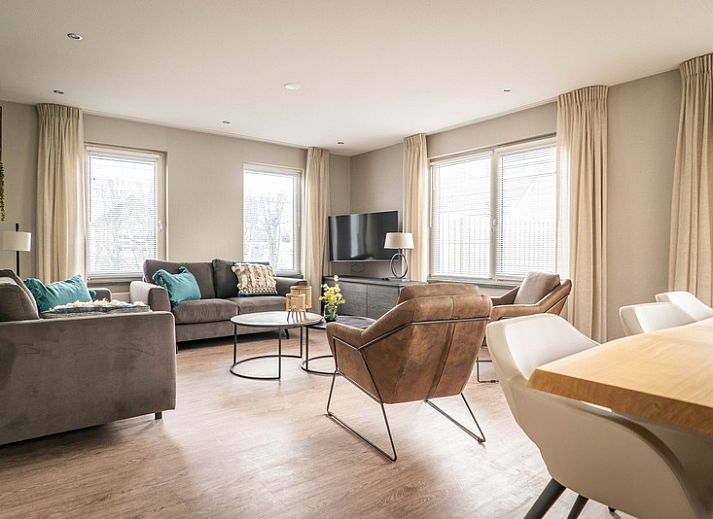 Type B-12 Hodshonstraat vakantiehuis in De Cocksdorp Texel met ruime parkeerplaats en moderne architectuur.