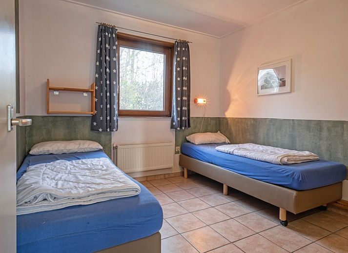 Ruime keuken in Vakantiehuis Slufterhoek 114, De Cocksdorp, Texel, met moderne apparatuur en gezellige eethoek.