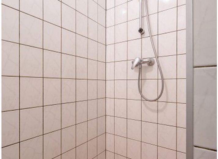 Ruime keuken in Vakantiehuis Slufterhoek 114, De Cocksdorp, Texel, met moderne apparatuur en gezellige eethoek.