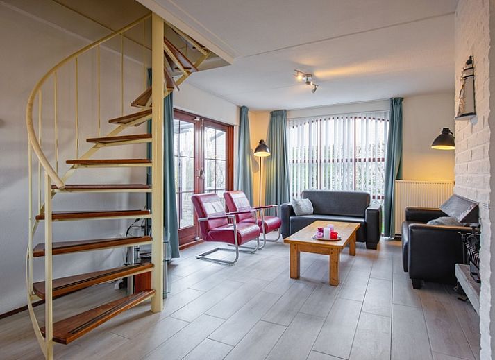 Gemuetliche Kueche und Essbereich im Ferienhaus Roggeslootweg Nr. 656, De Cocksdorp, Texel, ideal fuer einen entspannten Aufenthalt auf den Watteninseln.