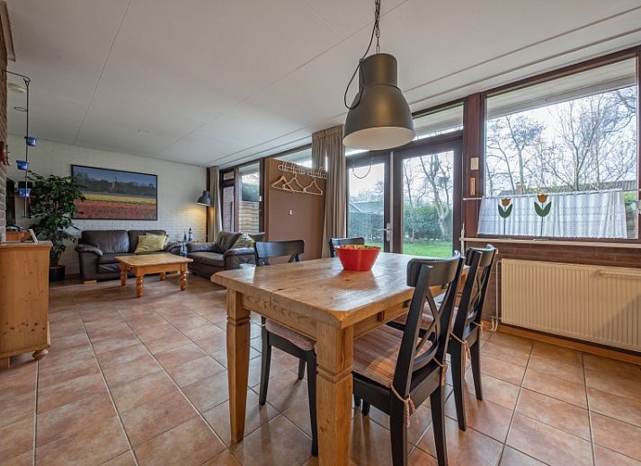 Vakantiehuis Slufterhoek 100 in De Cocksdorp, Texel met zonnig terras en groene tuin.