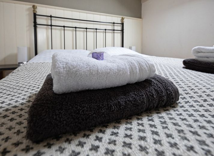 Lichte leefruimte in Type 9 - 2109 vakantiehuis, De Cocksdorp, Texel met moderne meubels en grote ramen.