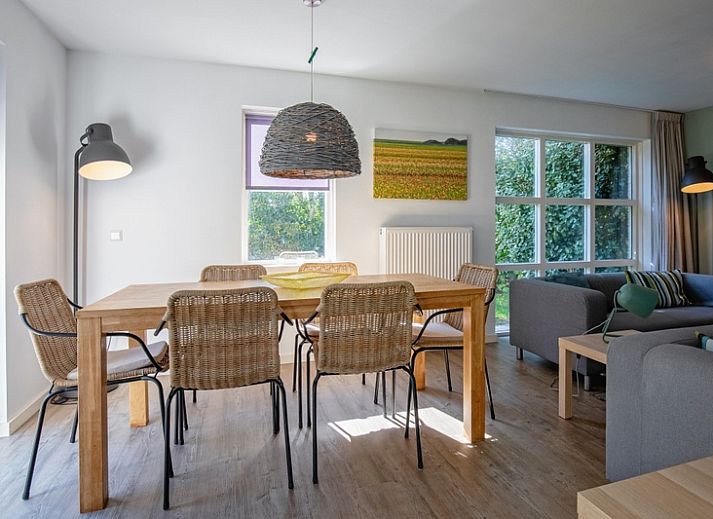 Ruim vakantiehuis Villapark Residentie Texel nr. 794 in De Cocksdorp met zonnig terras en groene tuin, ideaal voor een ontspannen verblijf.