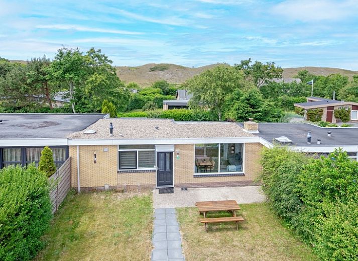 Enjoy the modern veranda at Bungalowpark Tamarisk, Bungalow Duin aan Zee Texel in De Cocksdorp, Texel.