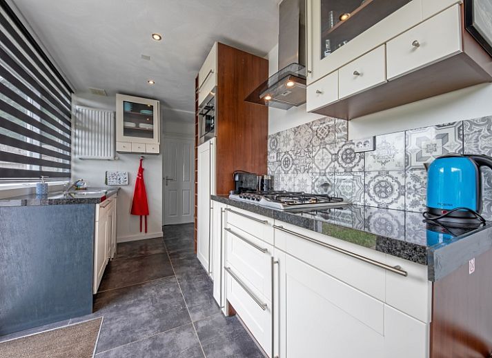 Relax on the terrace of Bungalow Duin aan Zee Texel in the picturesque Bungalowpark Tamarisk, De Cocksdorp.