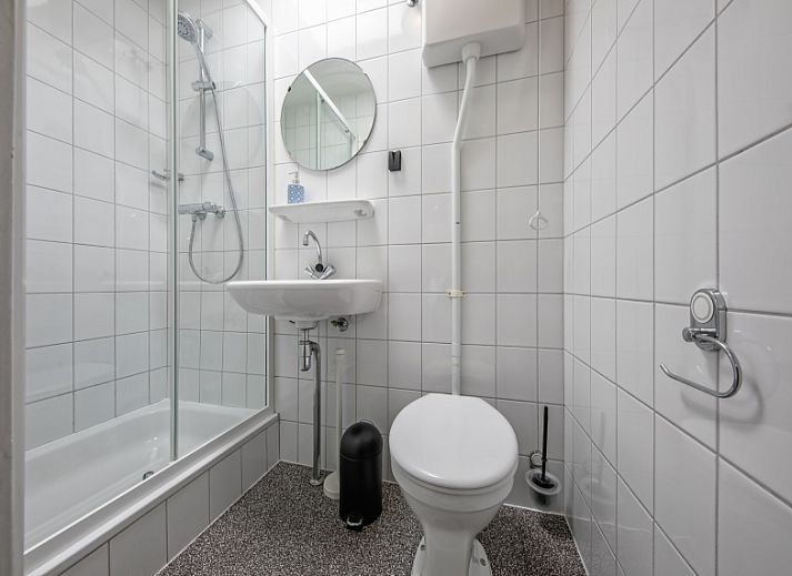 Relax on the terrace of Bungalow Duin aan Zee Texel in the picturesque Bungalowpark Tamarisk, De Cocksdorp.