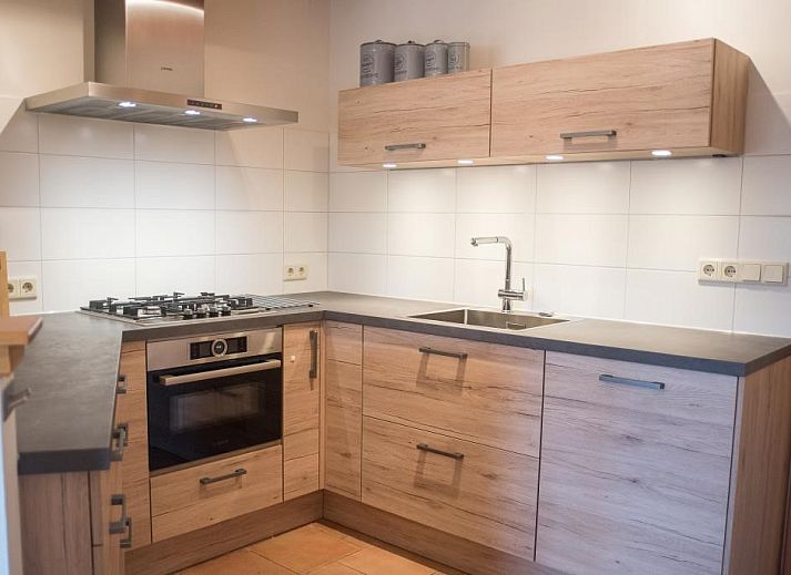 Innenraum des Ferienhauses Velduil in De Cocksdorp Texel mit grossem Wohnzimmer und Essbereich.